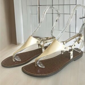 Sam Edelman Greta off white/ Ivory with gold buckle thong sandals size 8